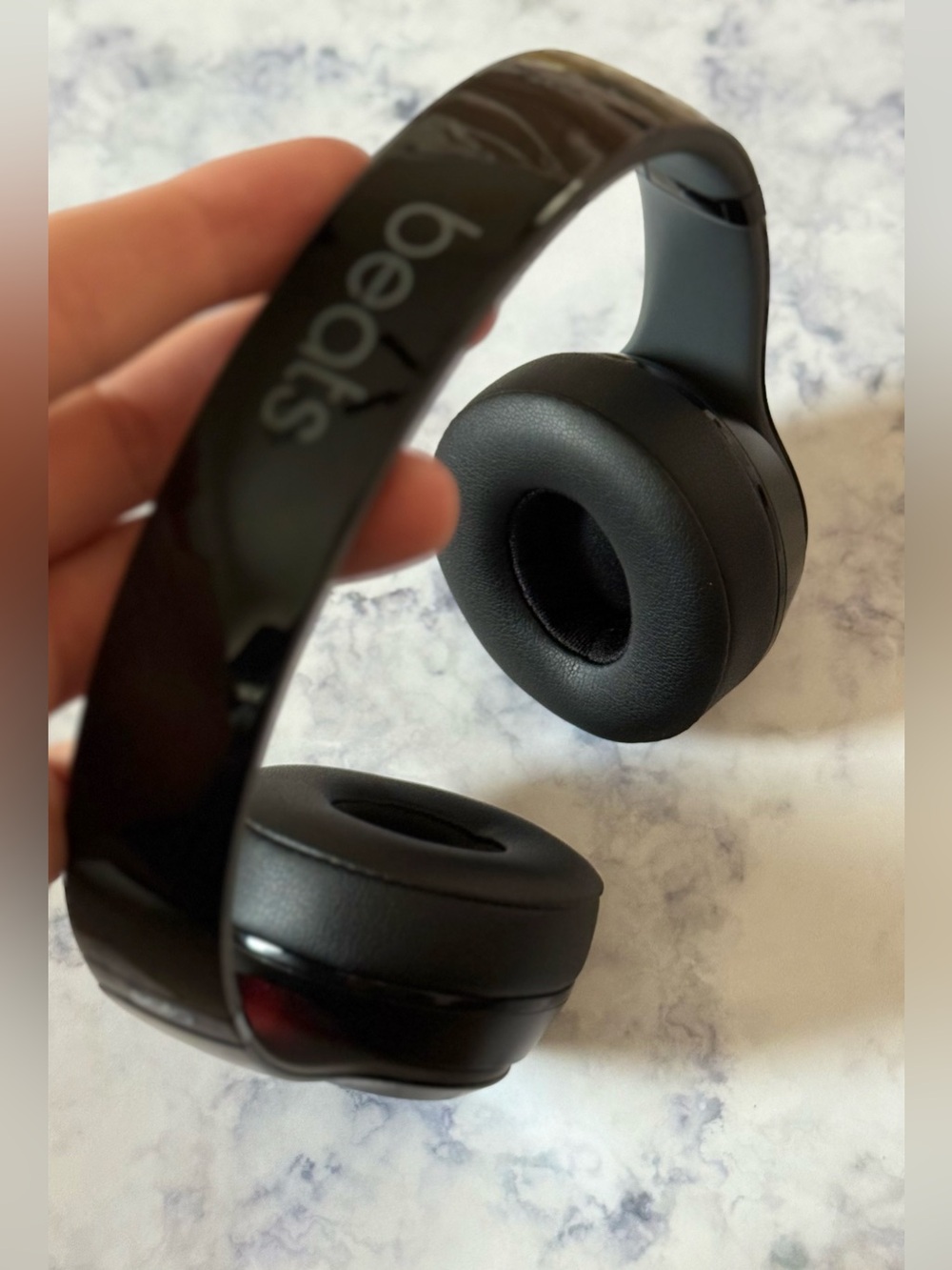 Beats Solo2 Wireless Headphones Black Bluetooth Tested w/ Case & New Ear Pads - Picture 4 of 17